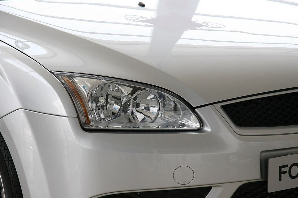 长安福特07款三厢福克斯前大灯