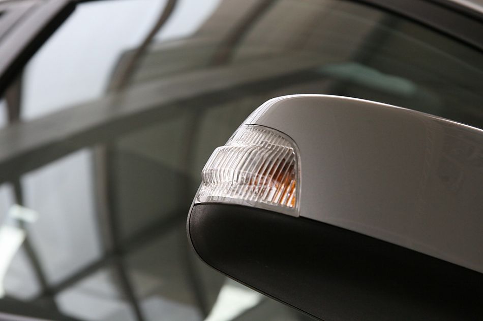 长安福特07款三厢福克斯前大灯