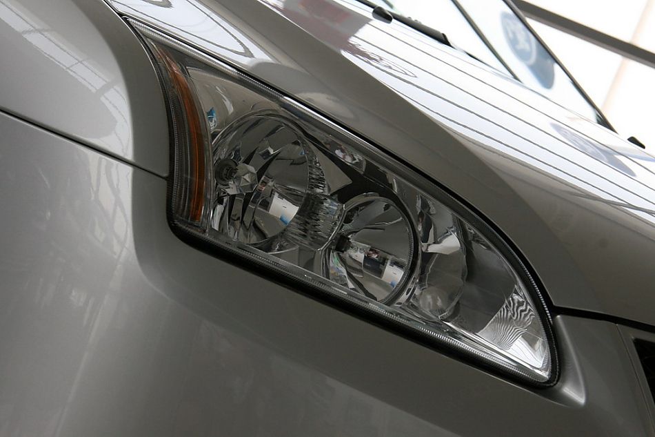 长安福特07款三厢福克斯前大灯