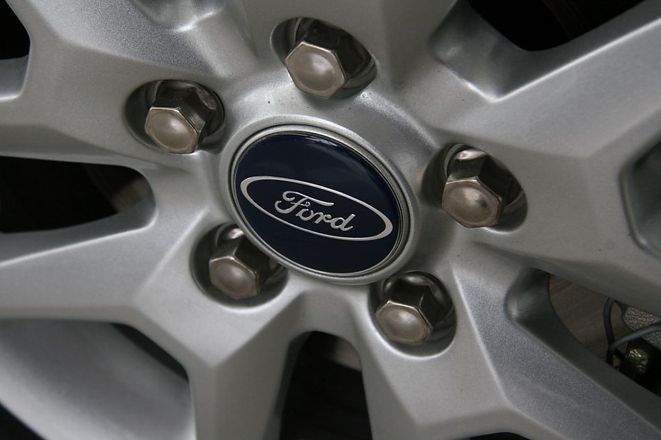 长安福特07款三厢福克斯发动机