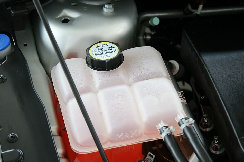 长安福特07款三厢福克斯发动机