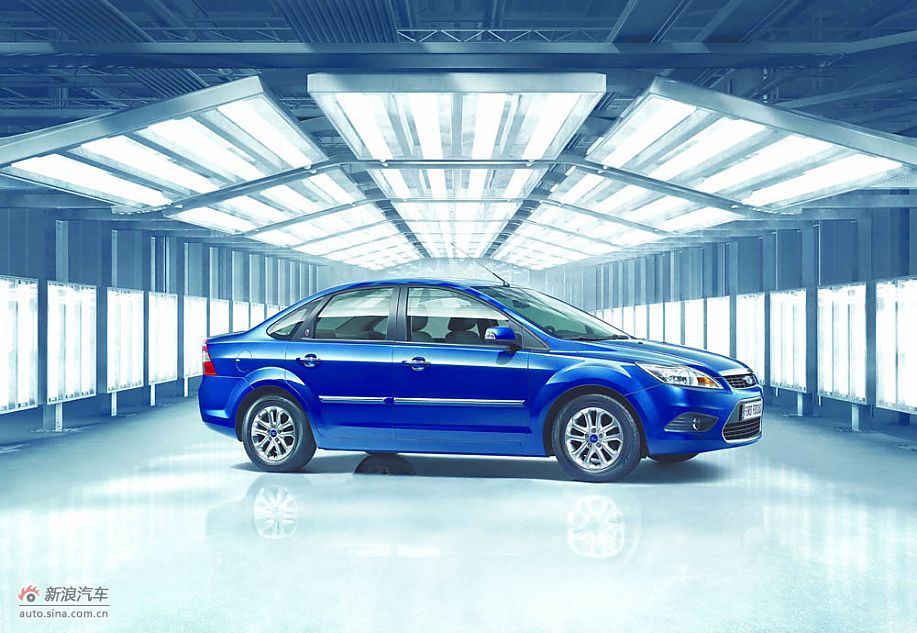 2011款福克斯三厢资料图