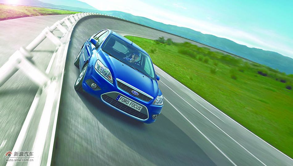 2011款福克斯三厢资料图