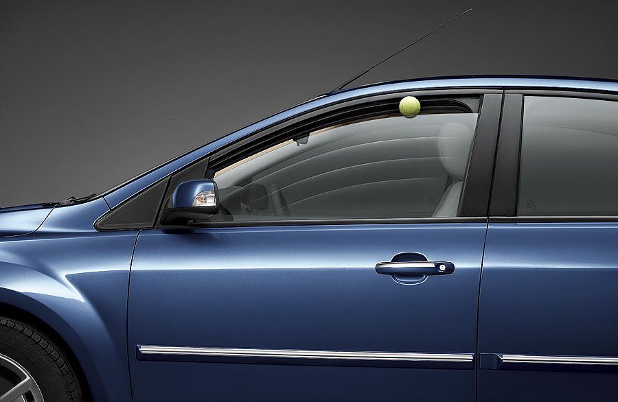 09款三厢福克斯外观