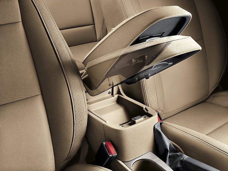 09款三厢福克斯内饰