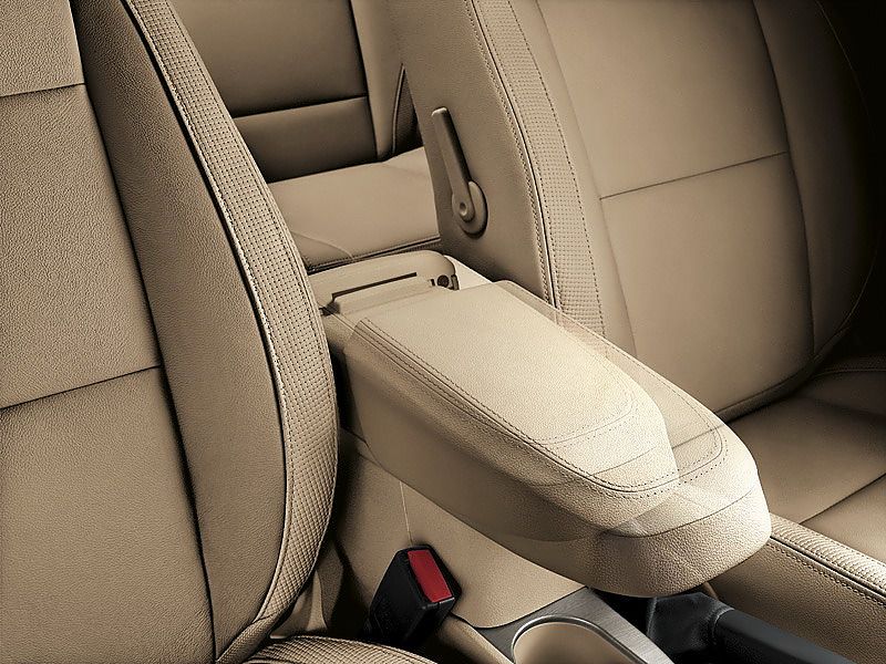 09款三厢福克斯内饰