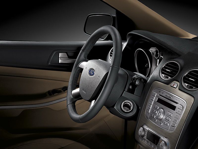 09款三厢福克斯内饰