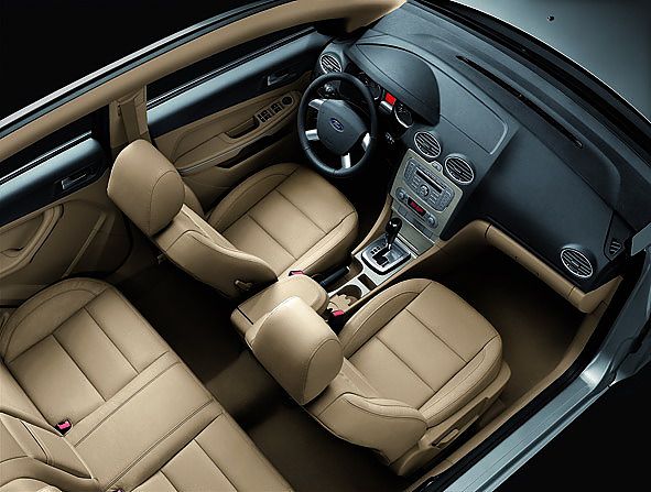 09款三厢福克斯内饰