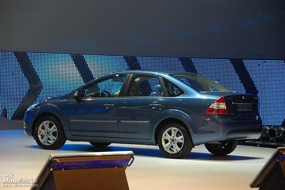 新款福克斯上市现场三厢福克斯