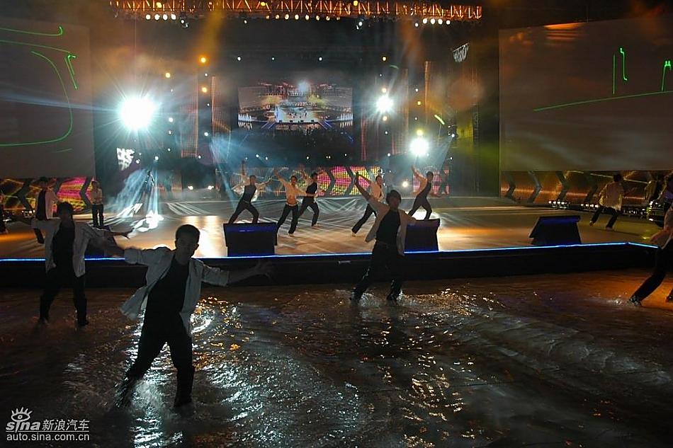 上市现场歌舞表演