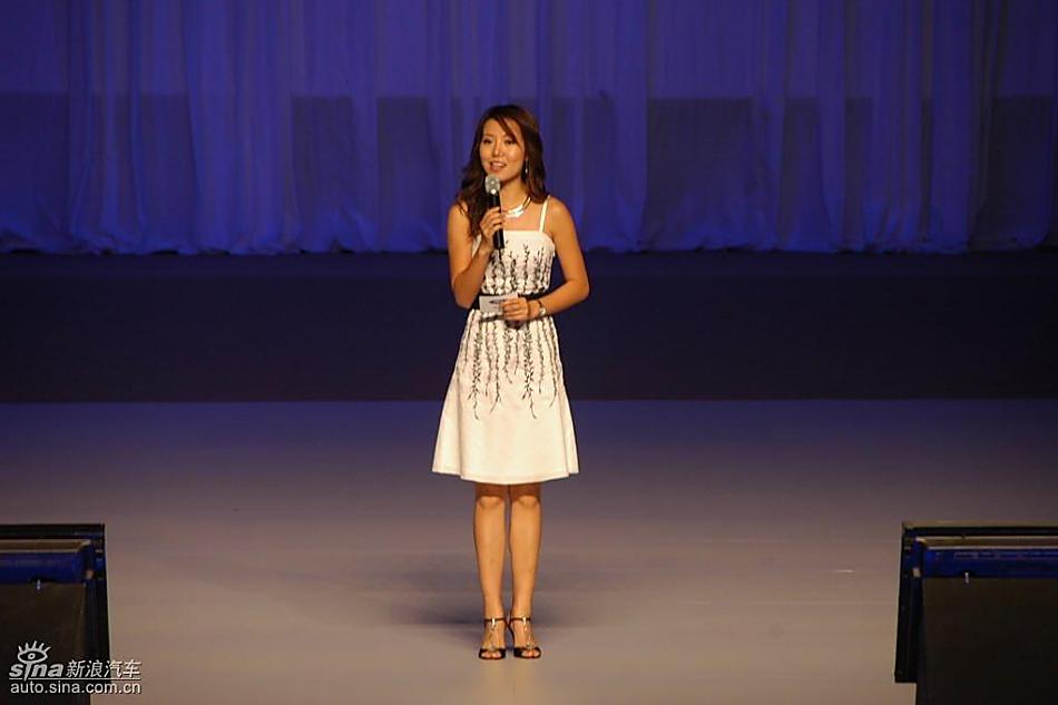 新款福克斯上市现场主持人