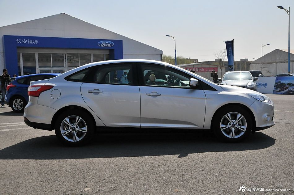 2012款福特新福克斯