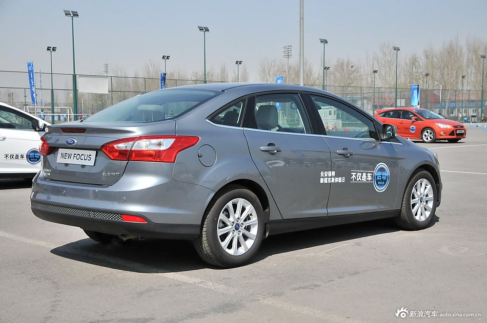 2012款福特新福克斯