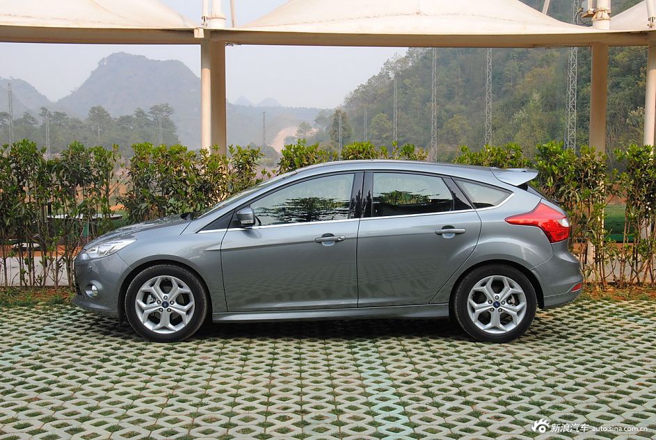 2012款福克斯两厢外观及细节