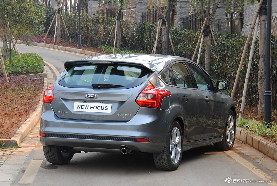 2012款福克斯两厢外观及细节