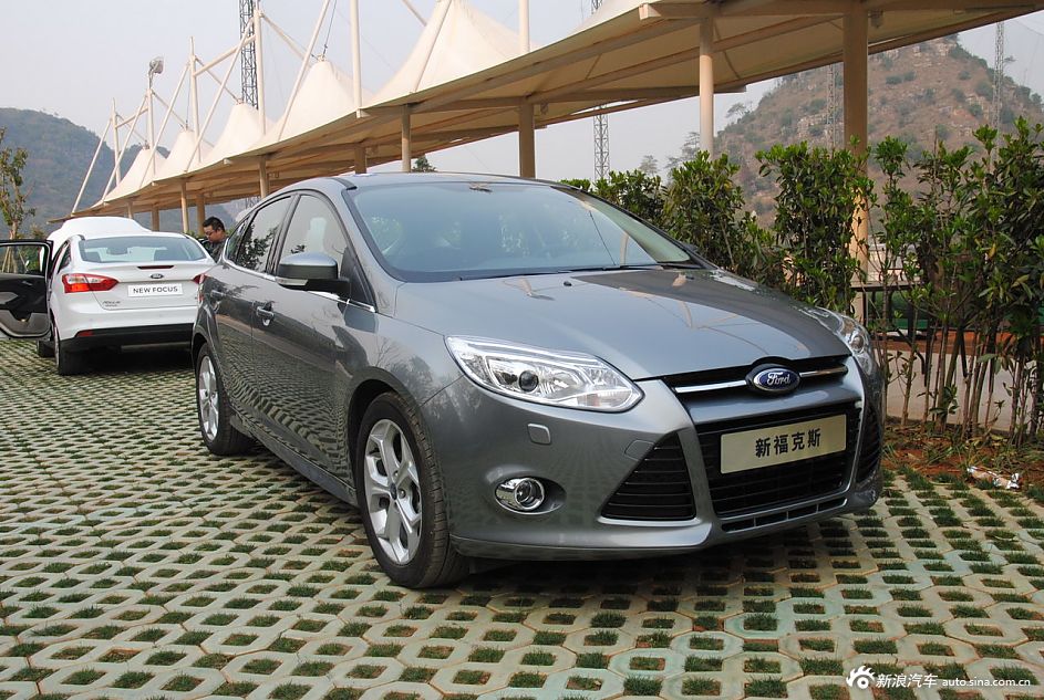 2012款福克斯两厢外观及细节