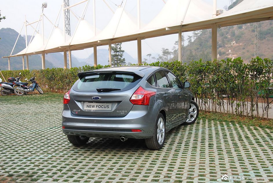 2012款福克斯两厢外观及细节