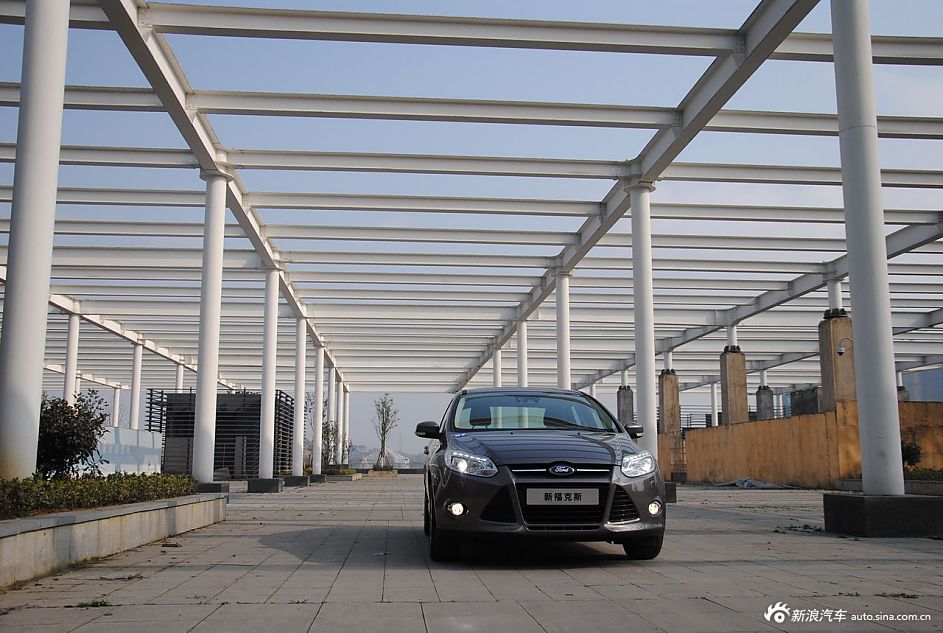 2012款福克斯三厢外观及细节