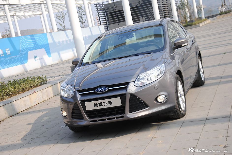 2012款福克斯三厢外观及细节