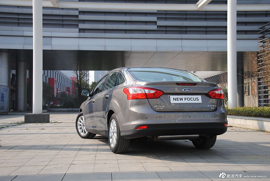 2012款福克斯三厢外观及细节