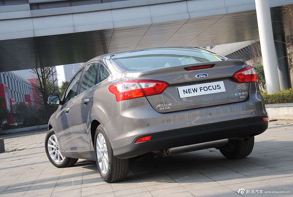 2012款福克斯三厢外观及细节