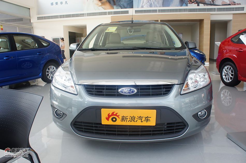 2011款福克斯三厢1.8自动时尚型外观及细节