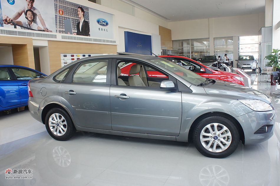 2011款福克斯三厢1.8自动时尚型外观及细节