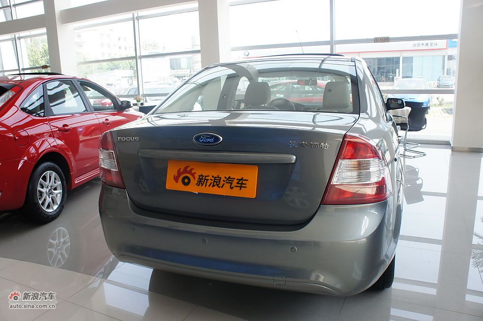 2011款福克斯三厢1.8自动时尚型外观及细节