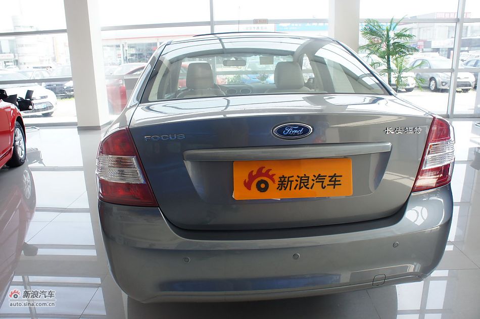 2011款福克斯三厢1.8自动时尚型外观及细节