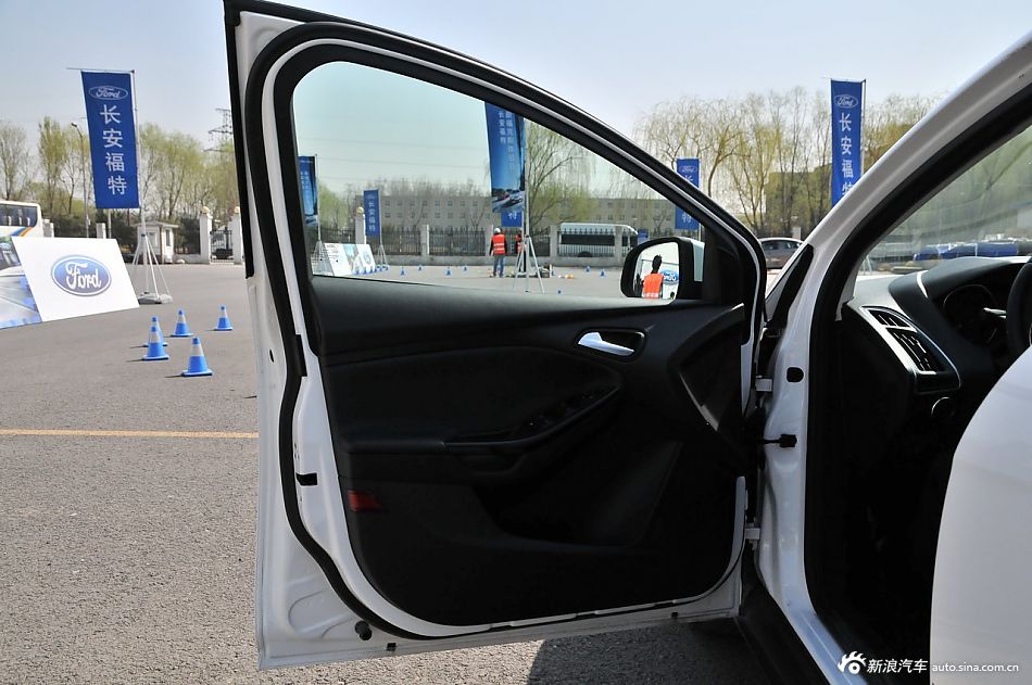 2012款福特新福克斯