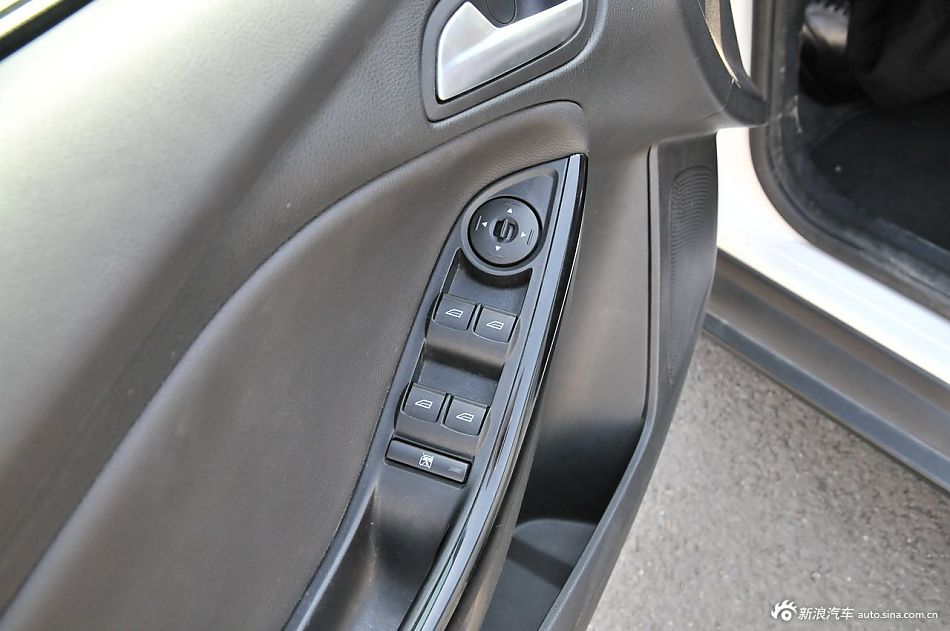 2012款福特新福克斯