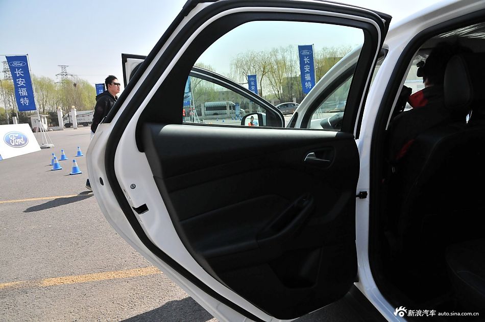 2012款福特新福克斯