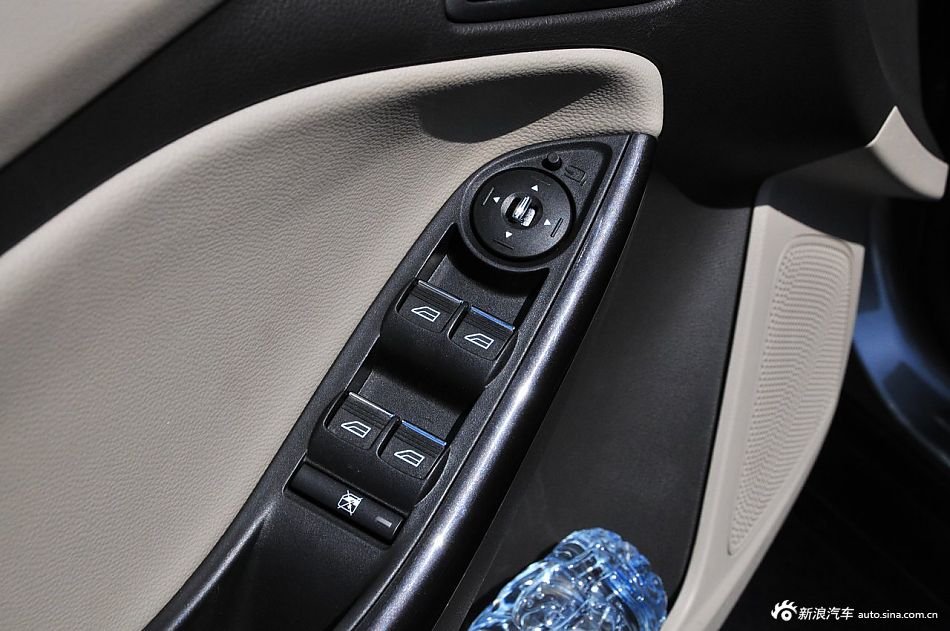 2012款福特新福克斯