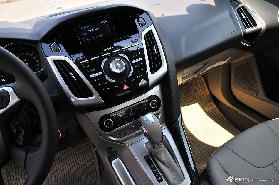 2012款福特新福克斯