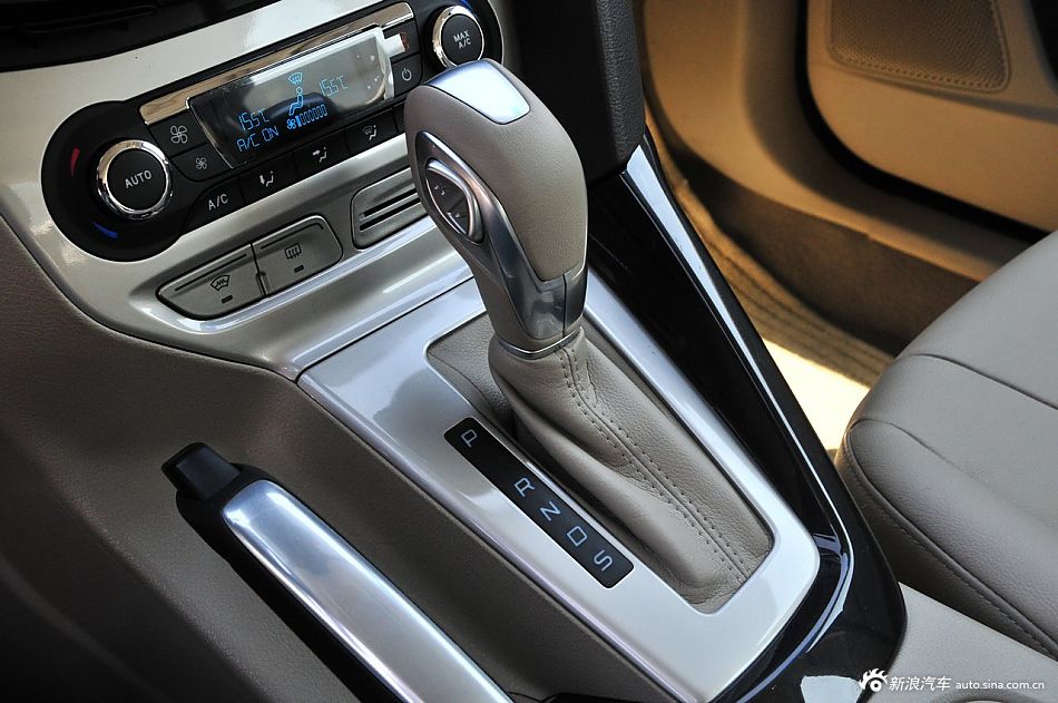 2012款福特新福克斯