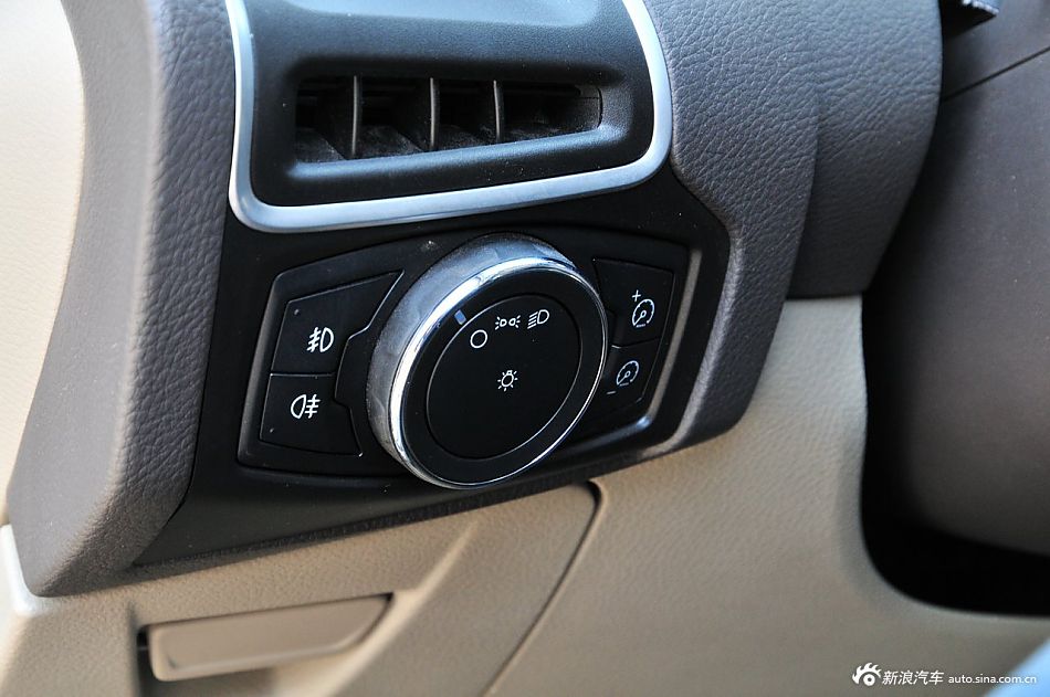 2012款福特新福克斯