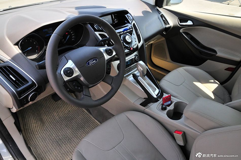 2012款福特新福克斯