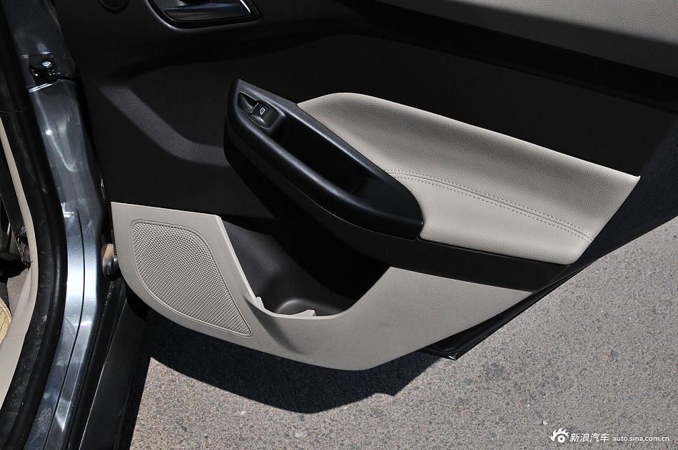 2012款福特新福克斯