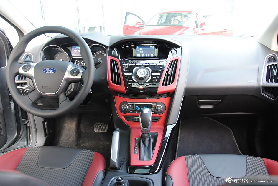 2012款福克斯两厢内饰功能