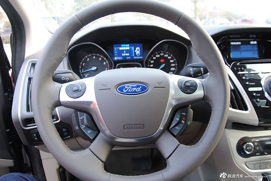 2012款福克斯三厢内饰功能