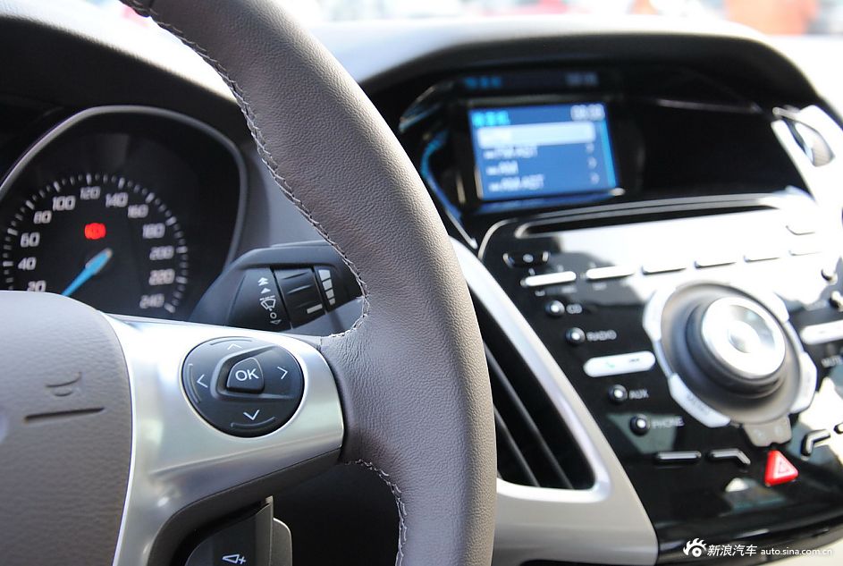 2012款福克斯三厢内饰功能