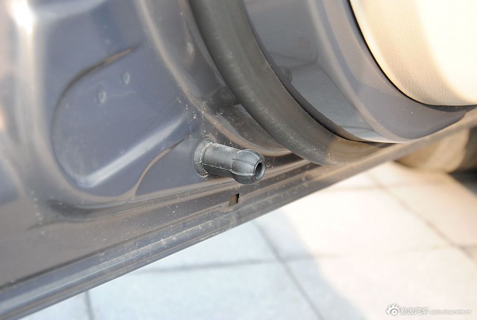 2012款福克斯三厢内饰功能