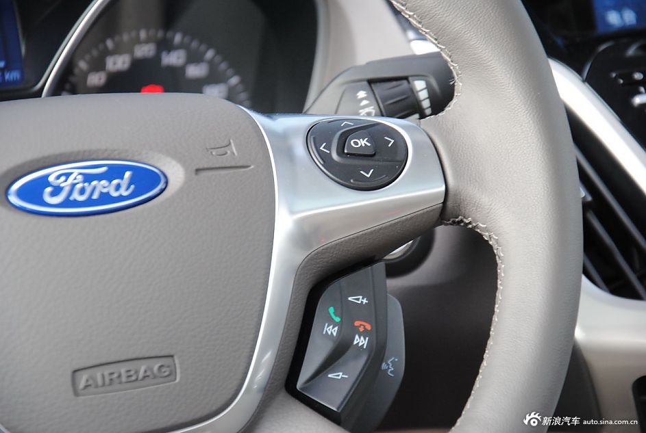 2012款福克斯三厢内饰功能