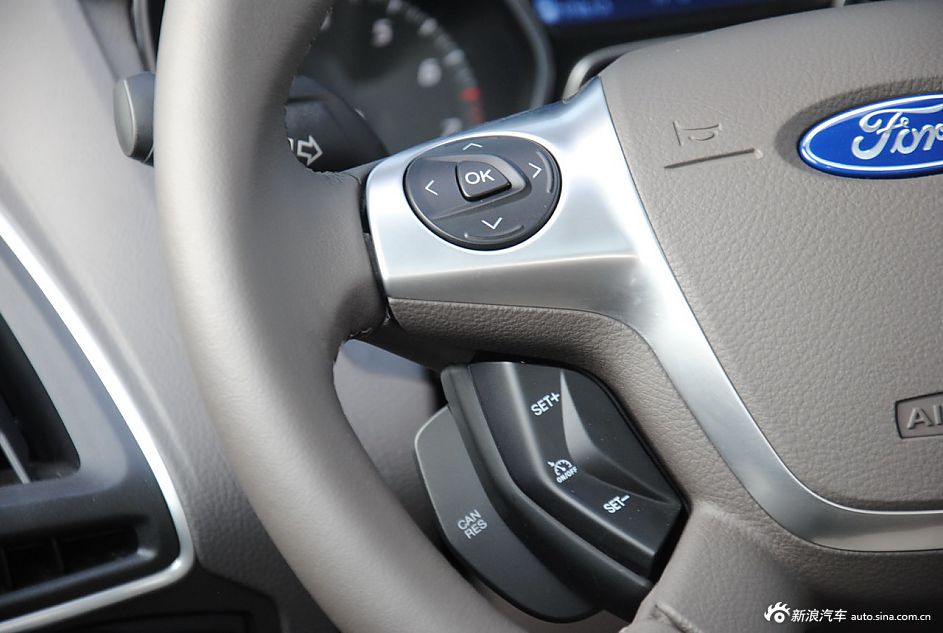 2012款福克斯三厢内饰功能