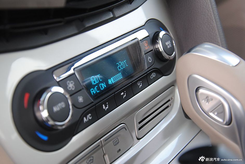 2012款福克斯三厢内饰功能