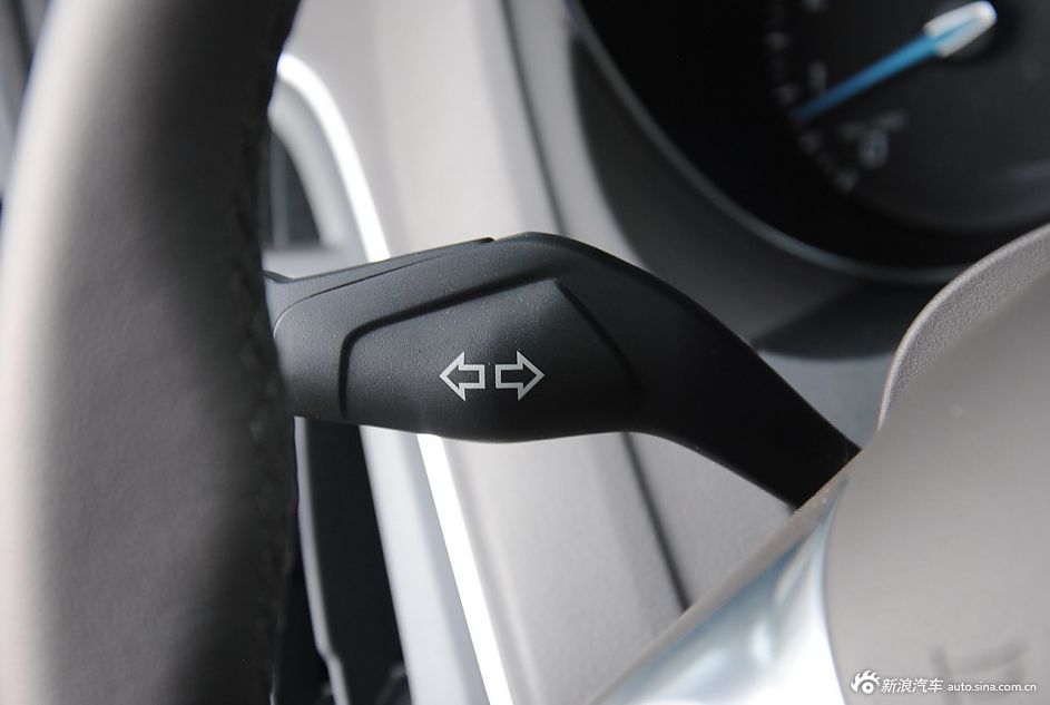 2012款福克斯三厢内饰功能