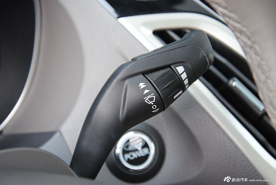 2012款福克斯三厢内饰功能