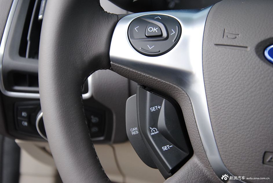 2012款福克斯三厢内饰功能