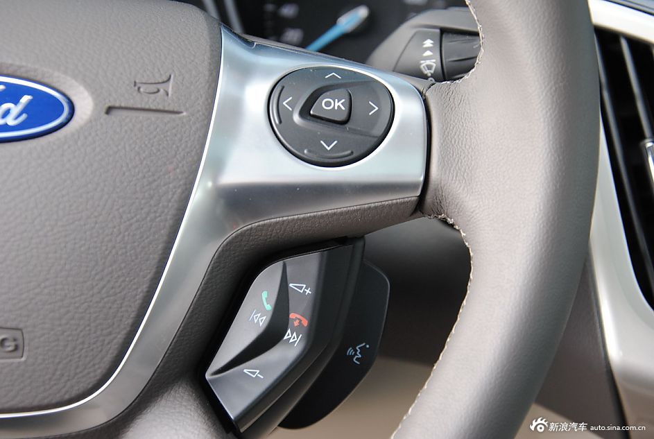 2012款福克斯三厢内饰功能