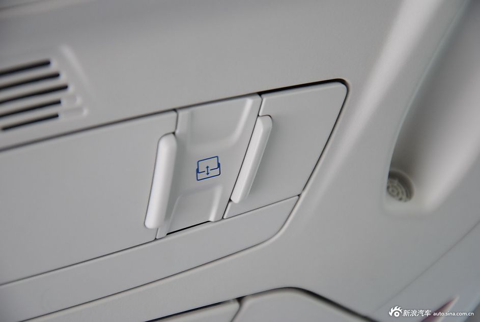 2012款福克斯三厢内饰功能